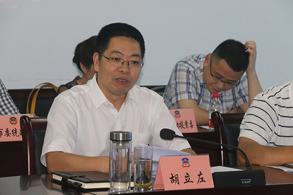胡立左.jpg